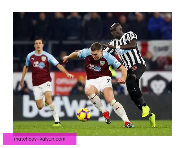 英超伯恩利特夫摩尔球场迎来新赛季，球队状态持续提升